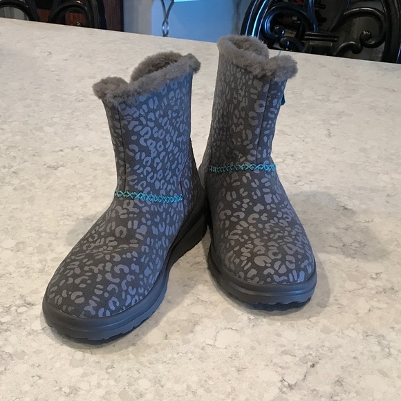 NEW UGG I HEART GRAY LEOPARD LEATHER SHEARLING BOOTS WOMEN SIZE US 5 - Picture 1 of 4